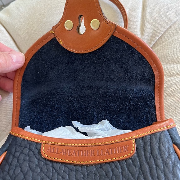 Dooney and Bourke purse - Mint Condition - Picture 6 of 7